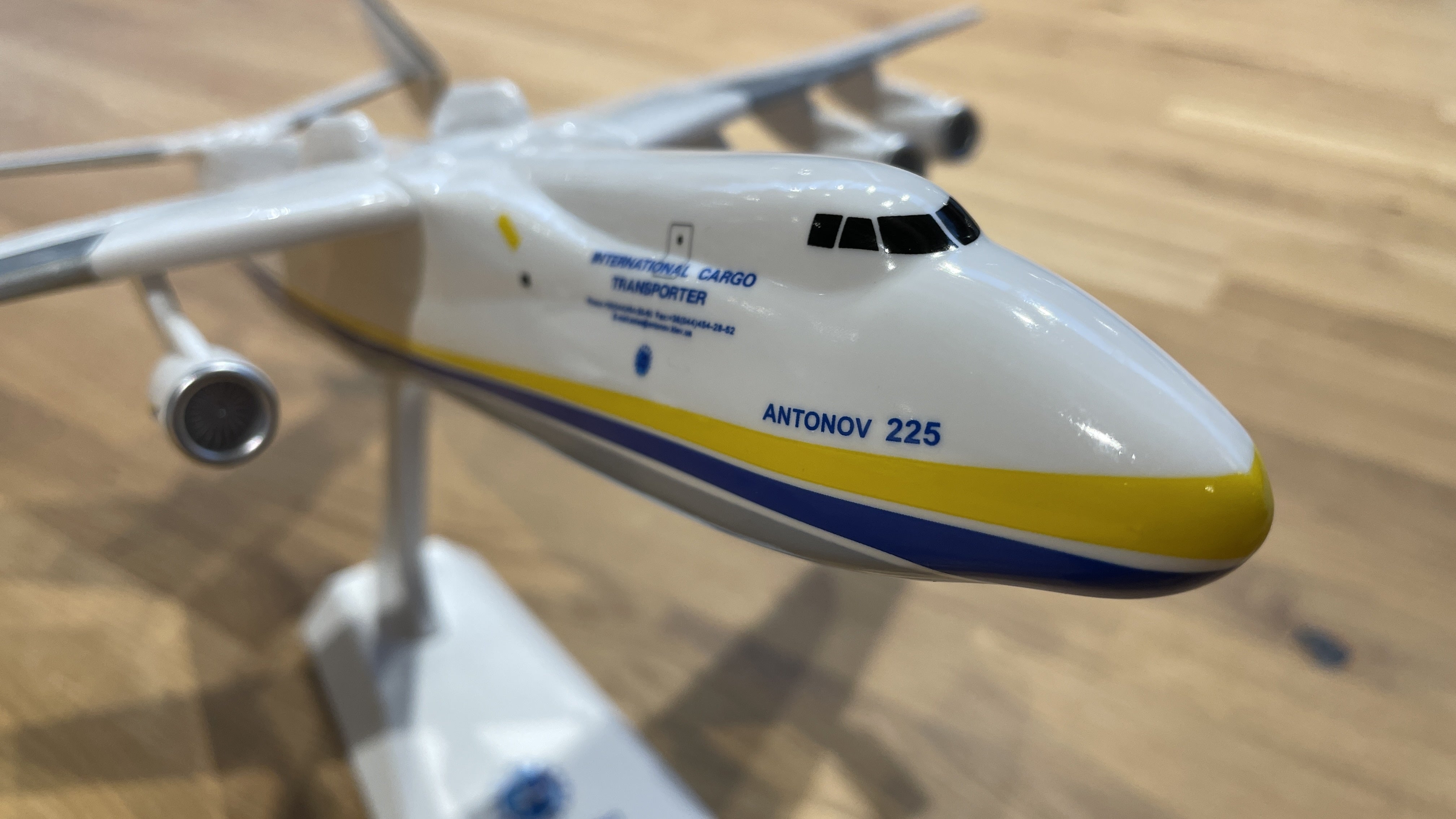 Herpa アントノフAn-225 1/250モデル ScaleModelStore.com :: Herpa Snap-Fit 1:250 - 614313