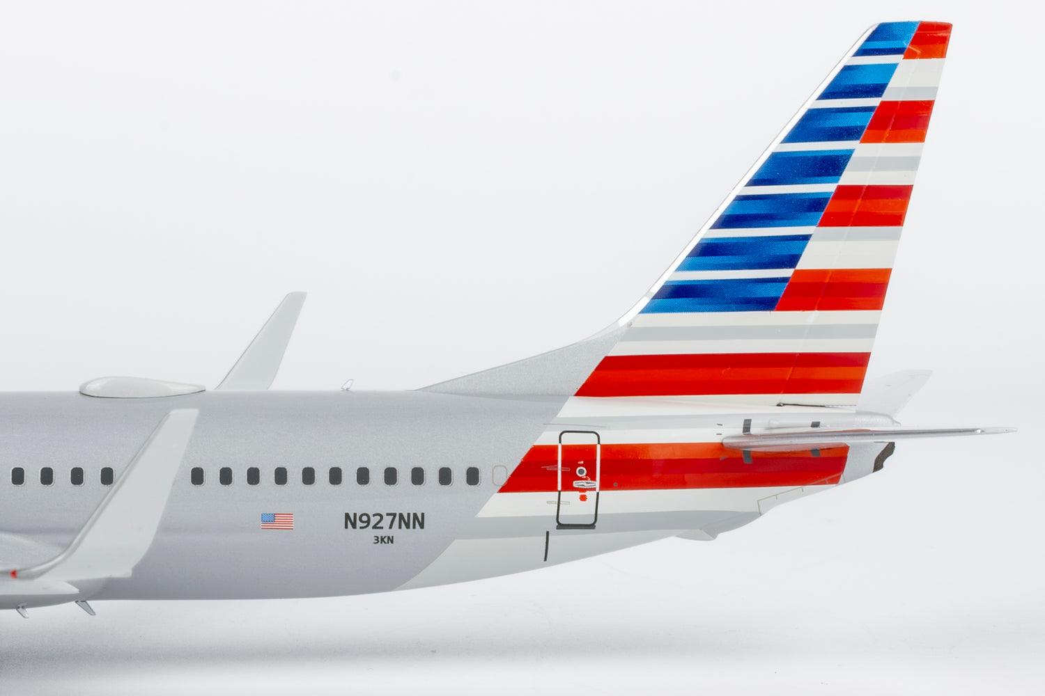 NG Models American Airlines Boeing 737-800/w N927NN 1/200 Aircraft Scale Model