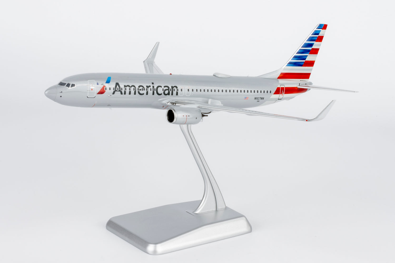 NG Models American Airlines Boeing 737-800/w N927NN 1/200 Aircraft Scale Model