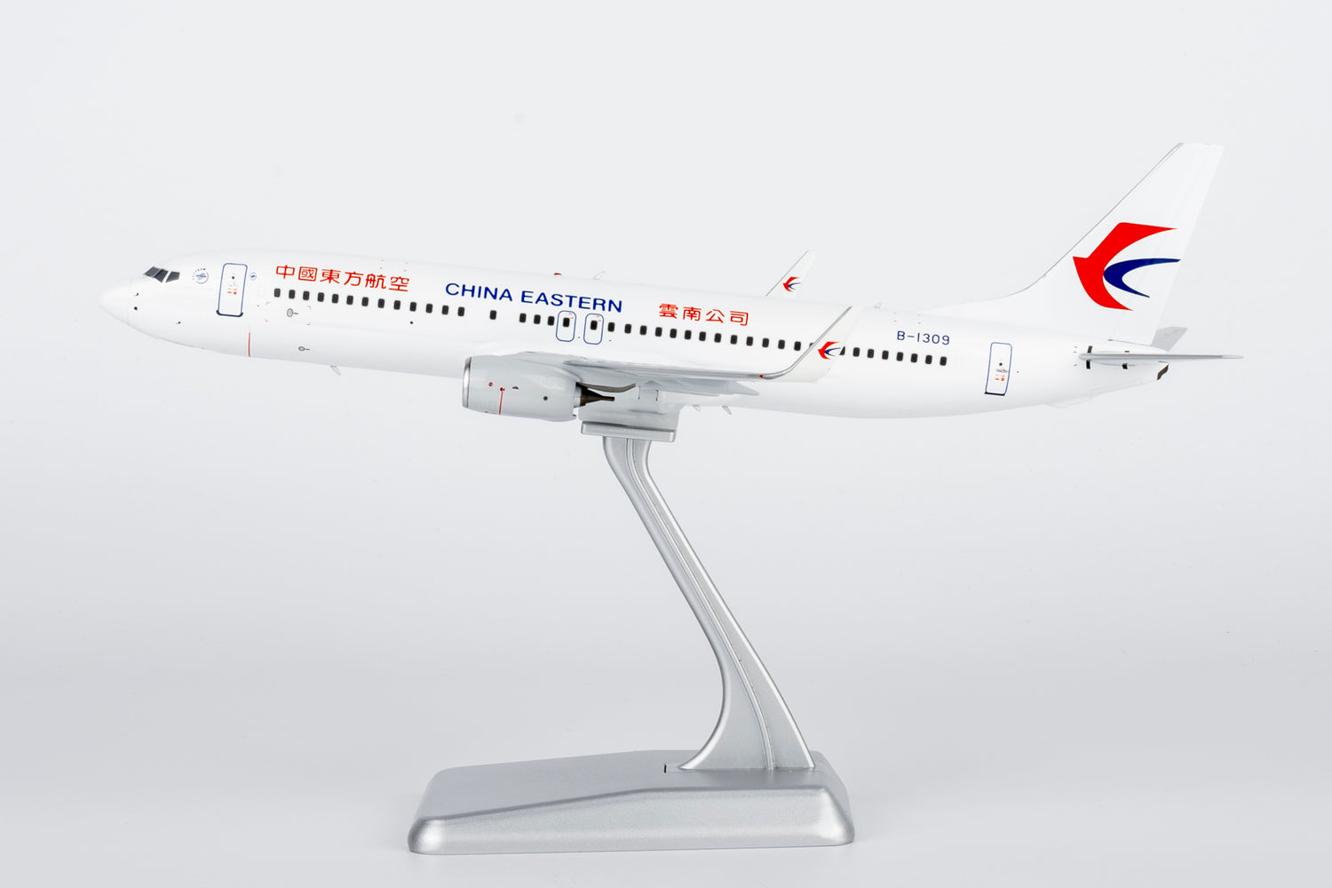 NG Models China Eastern Airlines Yunnan Branch Boeing 737-800/w B-1309 1/200 Aircraft Scale Model