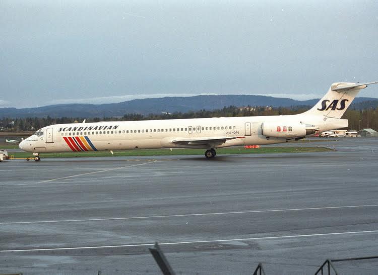 Phoenix Scandinavian SAS Mcdonnell Douglas MD-83 SE-DPI 1/400 Aircraft Scale Model