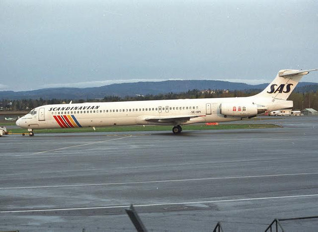 Phoenix Scandinavian SAS Mcdonnell Douglas MD-83 SE-DPI 1/400 Aircraft Scale Model