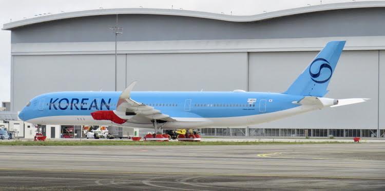 Phoenix Korean Air Airbus A350-900 HL8746 1/400 Aircraft Scale Model