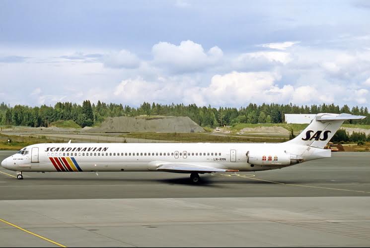 Phoenix Scandinavian SAS Mcdonnell Douglas MD-82 LN-RMN 1/400 Aircraft Scale Model