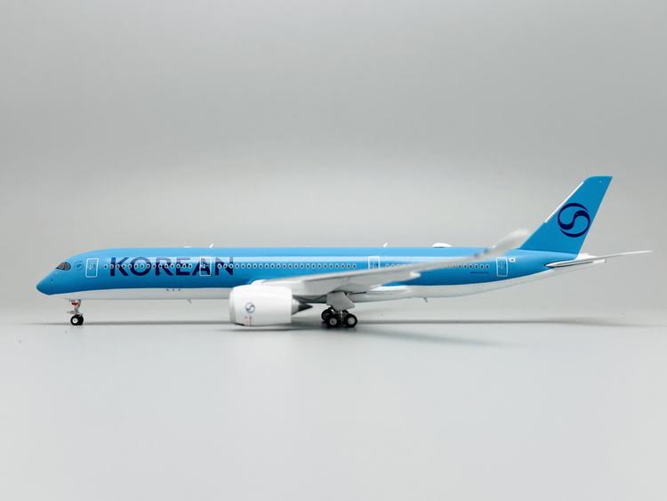 Phoenix Korean Air Airbus A350-900 HL8746 1/400 Aircraft Scale Model