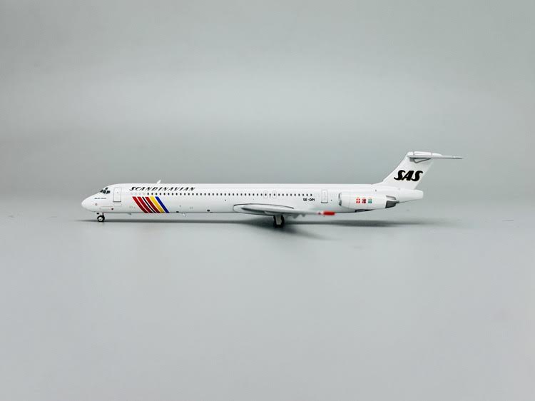 Phoenix Scandinavian SAS Mcdonnell Douglas MD-83 SE-DPI 1/400 Aircraft Scale Model