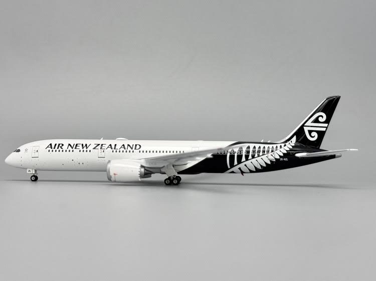 Phoenix Air New Zealand Boeing B787-9 ZK-NZL 1/400 Aircraft Scale Model