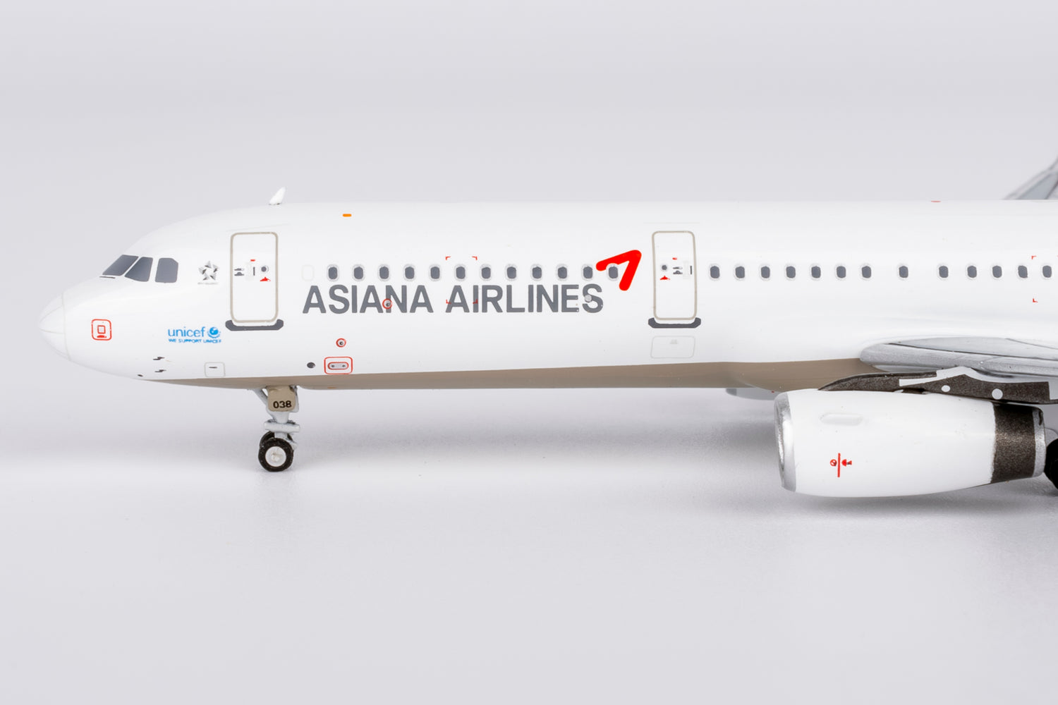 NG Models Asiana Airlines Airbus A321-200/w HL8038 1/400 Aircraft Scale Model