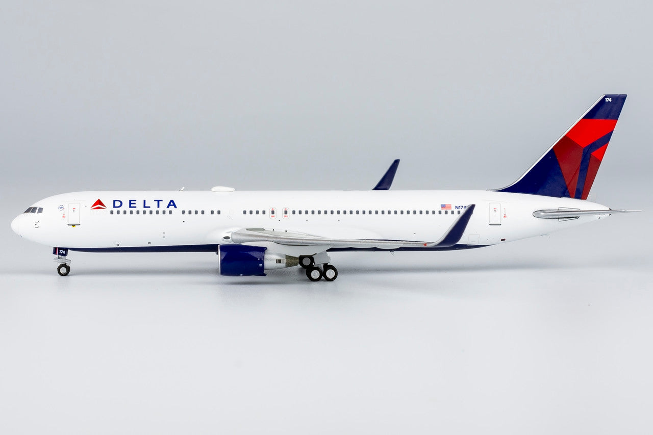 NG Models Delta Air Lines Boeing 767-300ER/w N174DN with PW4000 engines 1/400 Aircraft Scale Model