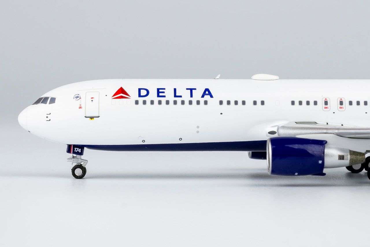 NG Models Delta Air Lines Boeing 767-300ER/w N174DN with PW4000 engines 1/400 Aircraft Scale Model