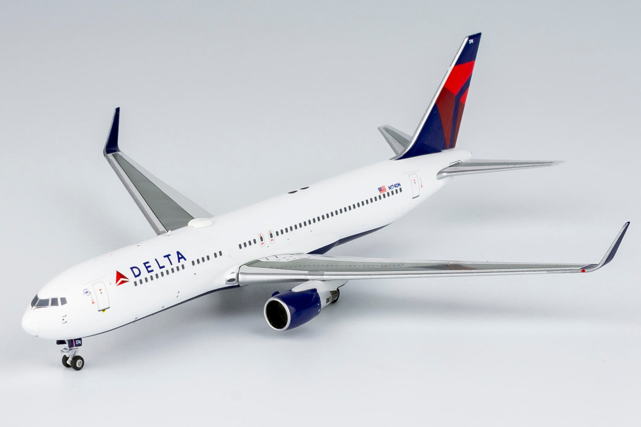 NG Models Delta Air Lines Boeing 767-300ER/w N174DN with PW4000 engines 1/400 Aircraft Scale Model