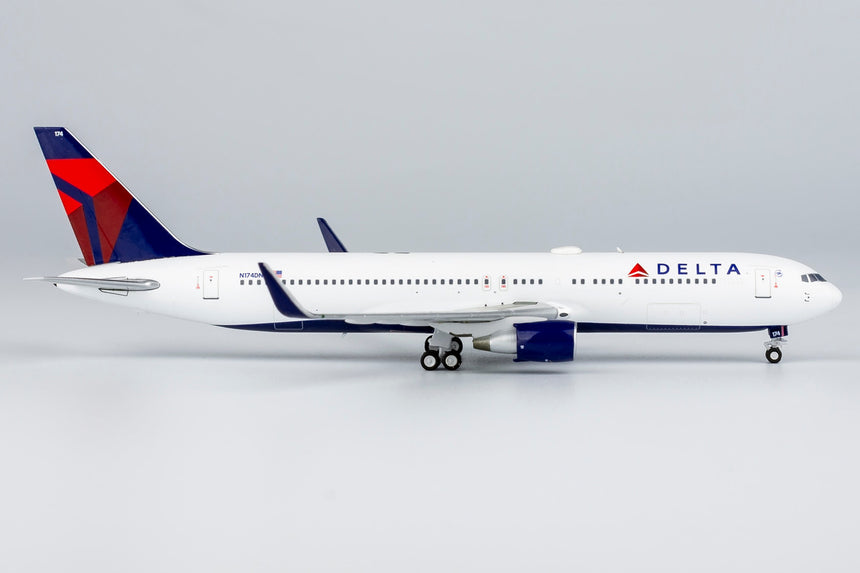 NG Models Delta Air Lines Boeing 767-300ER/w N174DN with PW4000 engines 1/400 Aircraft Scale Model