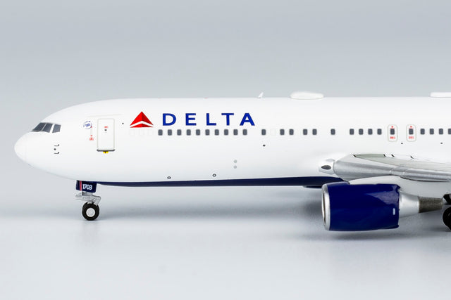 NG Models Delta AirLines Boeing 767-300ER/w N173DZ with CF6 engines 1/400 17002