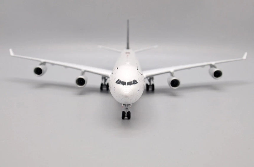 JC Wings Lufthansa Airbus A340-300 (D-AIGV) 1/200 Aircraft Scale Model
