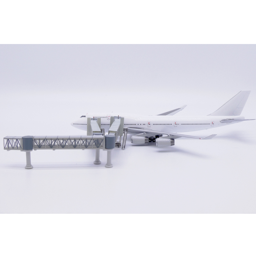 JC Wings Air Passenger Bridge B747 (Transparent) 1/400 Scale Model Accessory