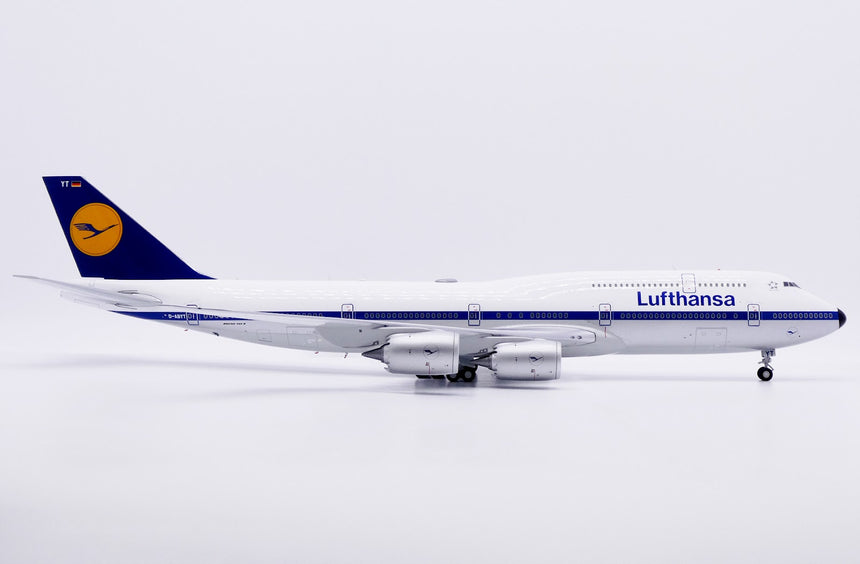 JC Wings Lufthansa Boeing 747-8i Retro D-ABYT 1/200 Aircraft Scale Model