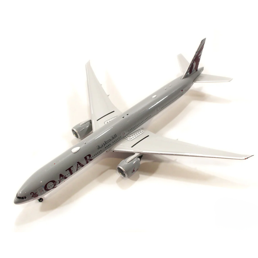 Phoenix Qatar Airways "25 Years of Excellence" Boeing 777-300ER A7-BEE 1/400 Aircraft Scale Model