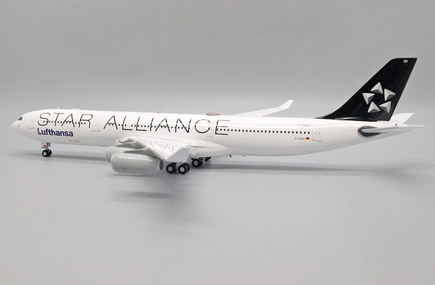 JC Wings Lufthansa Airbus A340-300 (D-AIGV) 1/200 Aircraft Scale Model