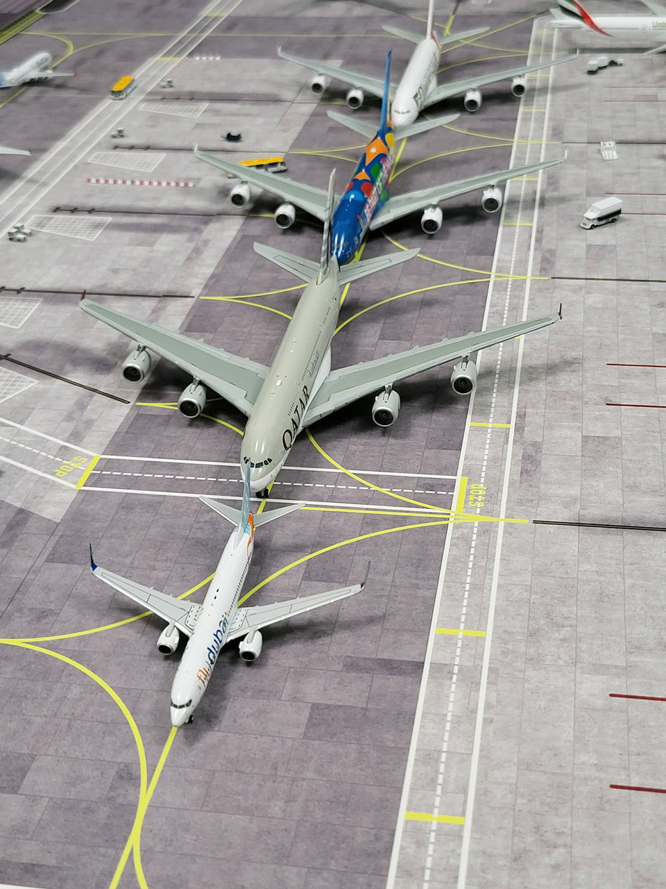 AMS 1/400 & 1/500 Scale Foldable Hard-Board Airport Mat