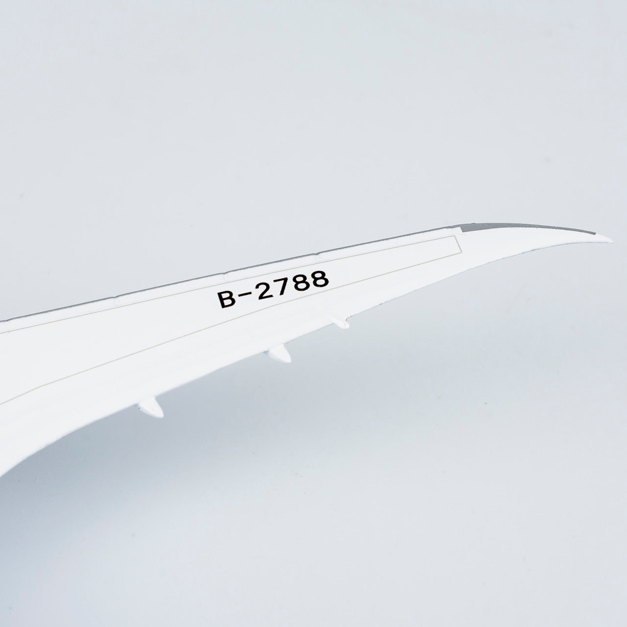 NG Models China Southern Airlines "equipped with Pratt & Whitney engines" Boeing 787-8 Dreamliner B-2788 1/400 Scale