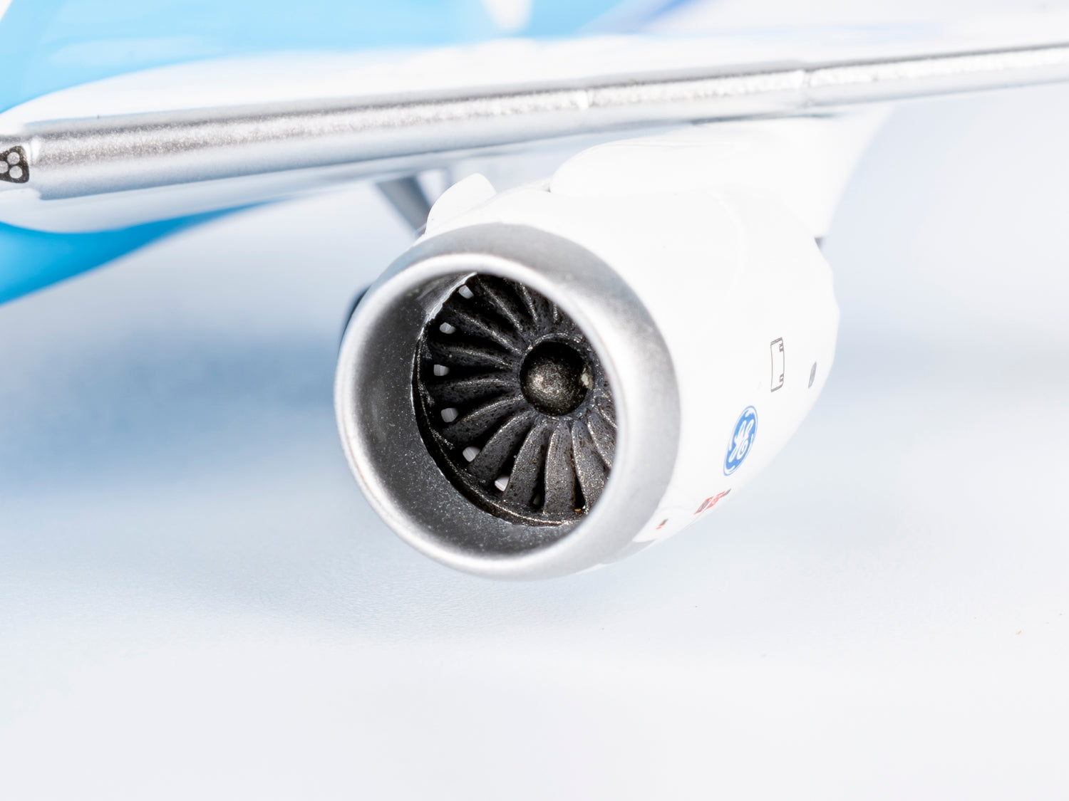 NG Models China Southern Airlines the 787th 787 ever delivered Boeing 787-9 Dreamliner B-1168 1/400 Scale