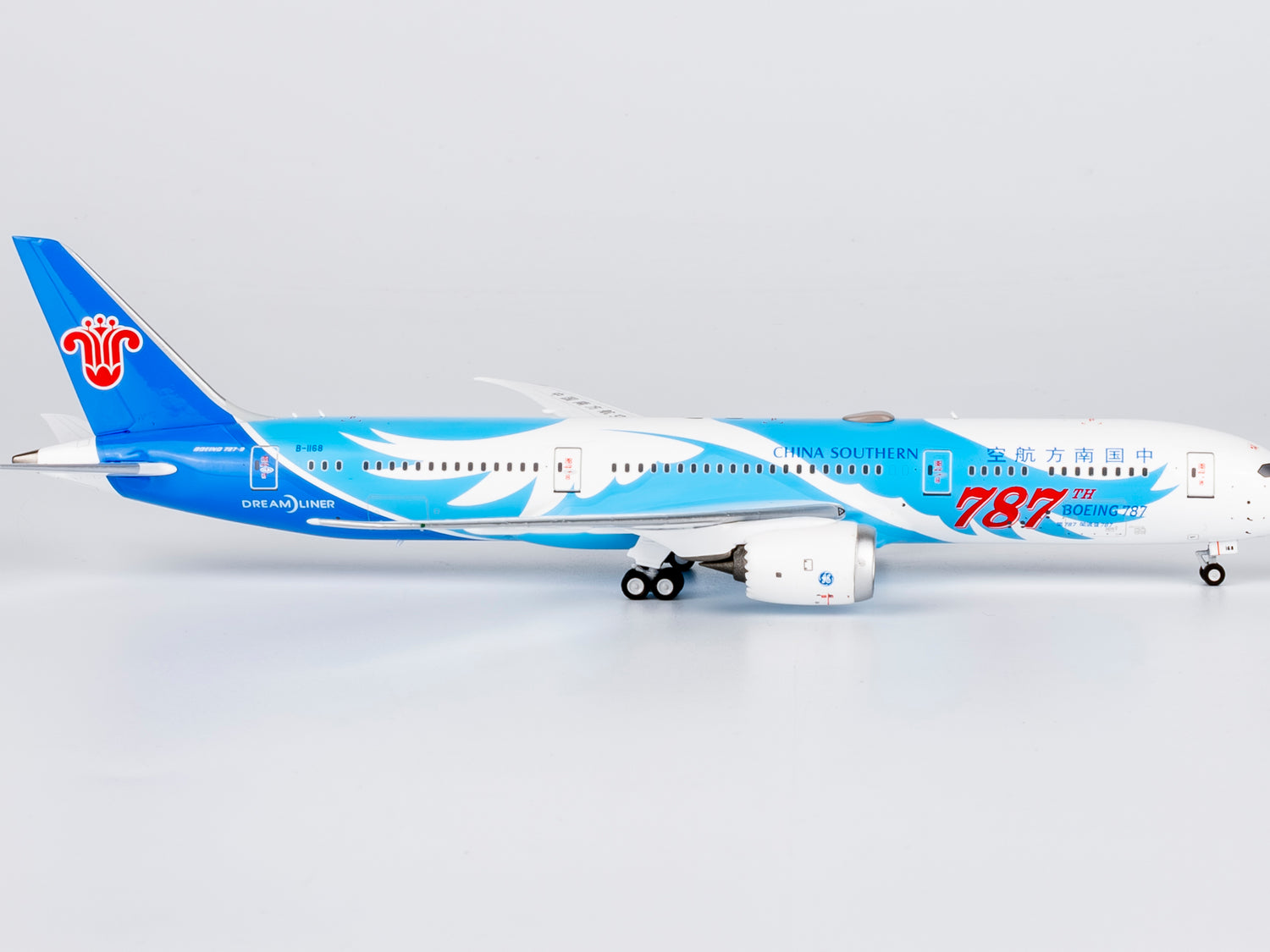NG Models China Southern Airlines the 787th 787 ever delivered Boeing 787-9 Dreamliner B-1168 1/400 Scale