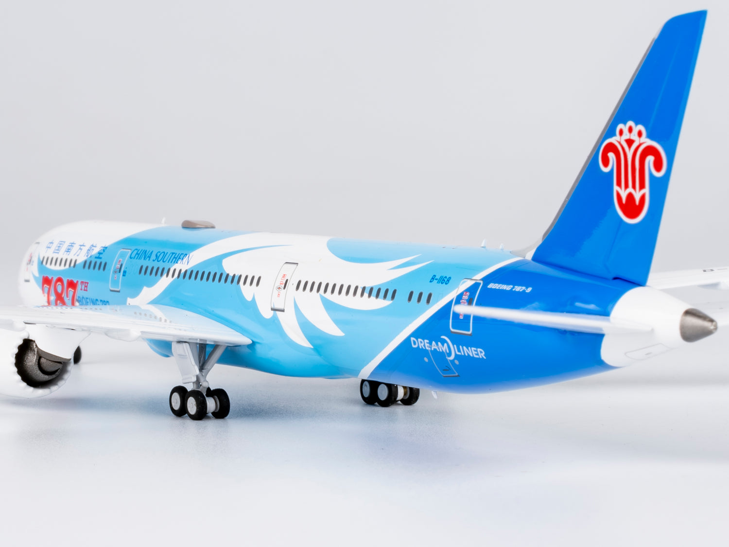 NG Models China Southern Airlines the 787th 787 ever delivered Boeing 787-9 Dreamliner B-1168 1/400 Scale