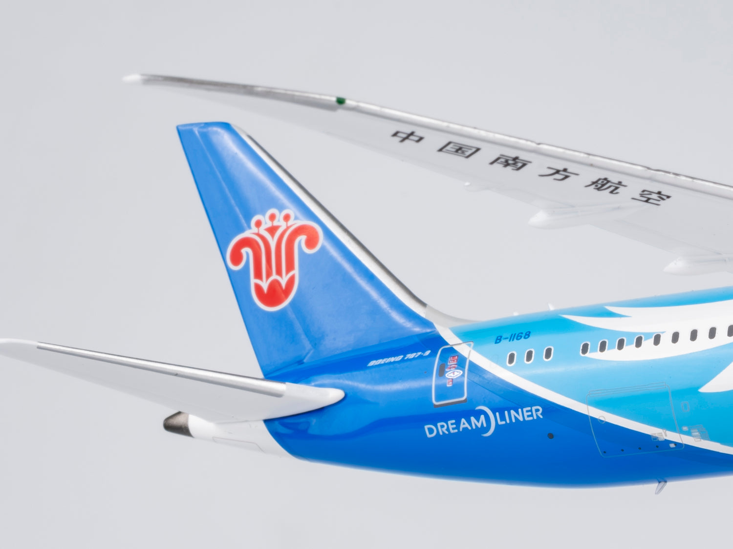 NG Models China Southern Airlines the 787th 787 ever delivered Boeing 787-9 Dreamliner B-1168 1/400 Scale