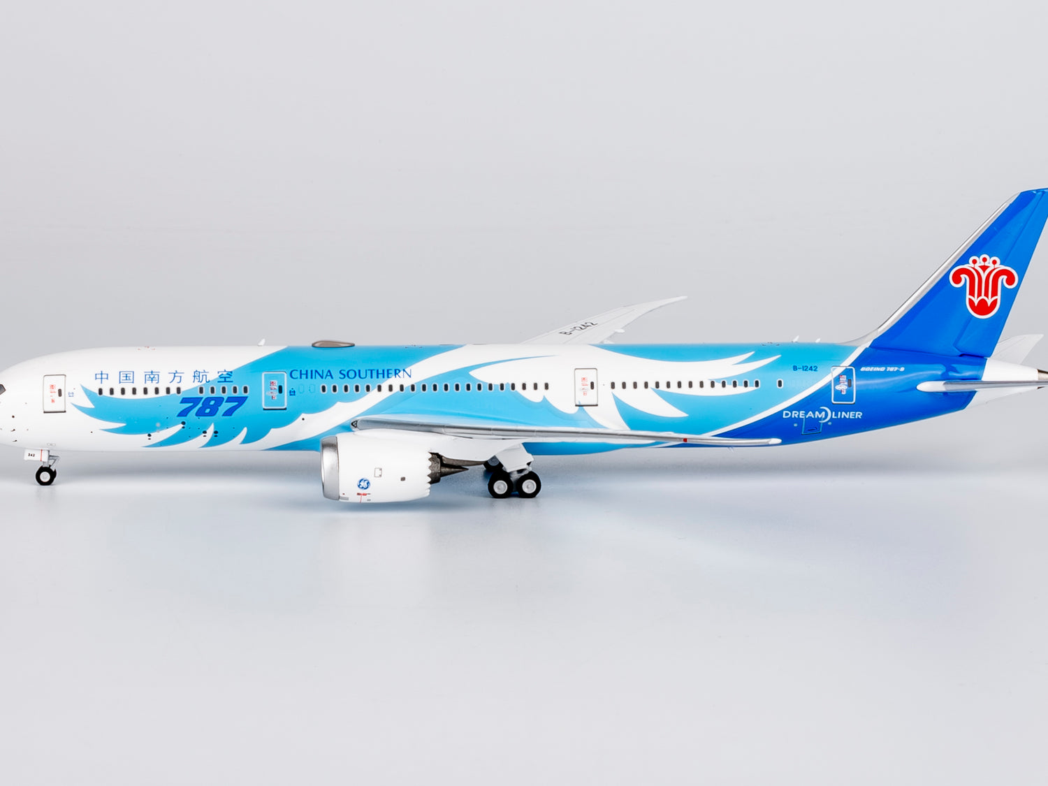 NG Models China Southern Airlines the 1st 787-9 introduced by CZ Boeing 787-9 Dreamliner B-1242 1/400 Aircraft Scale Model