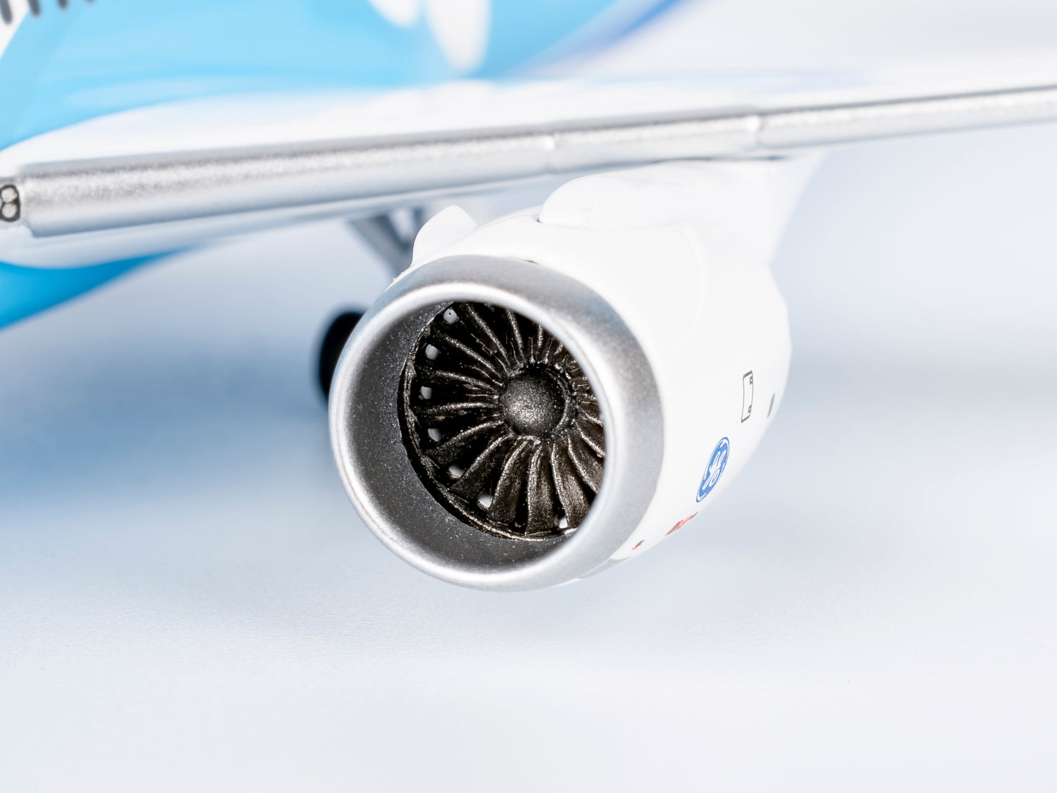 NG Models China Southern Airlines the 1st 787-9 introduced by CZ Boeing 787-9 Dreamliner B-1242 1/400 Aircraft Scale Model