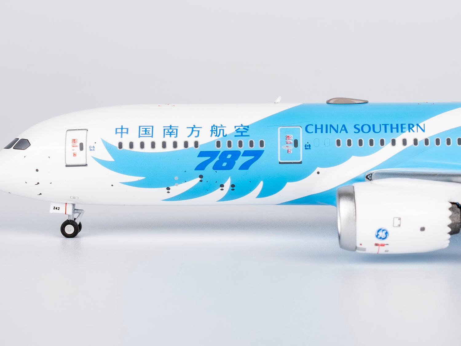 NG Models China Southern Airlines the 1st 787-9 introduced by CZ Boeing 787-9 Dreamliner B-1242 1/400 Aircraft Scale Model