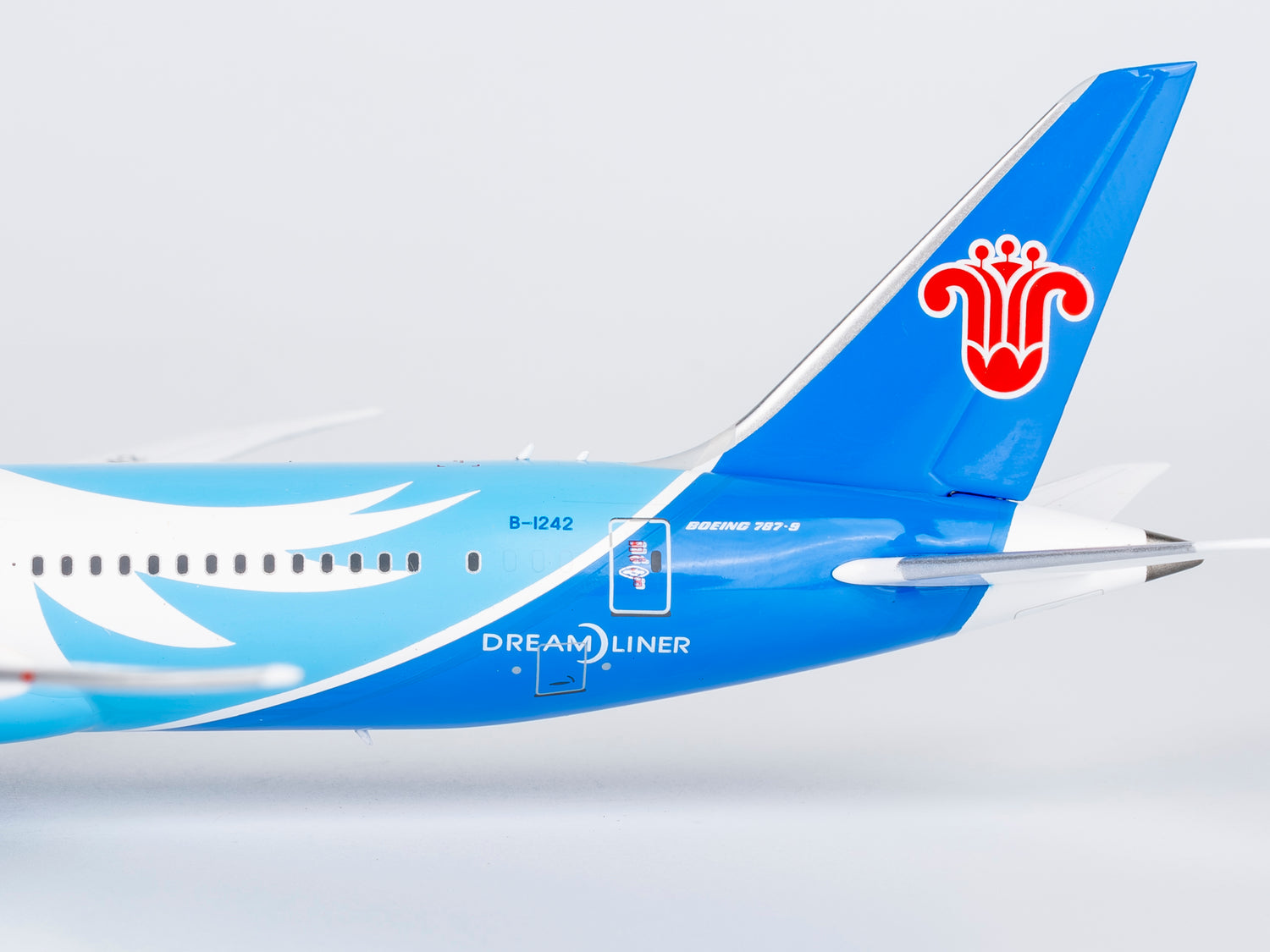 NG Models China Southern Airlines the 1st 787-9 introduced by CZ Boeing 787-9 Dreamliner B-1242 1/400 Aircraft Scale Model