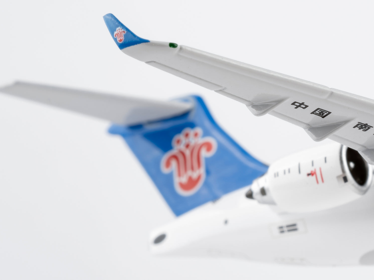 NG Models China Southern Airlines COMAC C909 B-658K 1/400 Aircraft Scale Model
