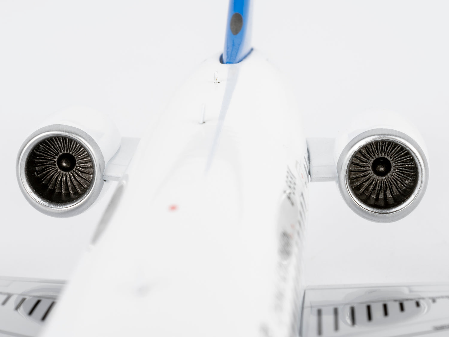 NG Models China Southern Airlines COMAC C909 (ARJ21-700) B-658K 1/200 Aircraft Scale Model