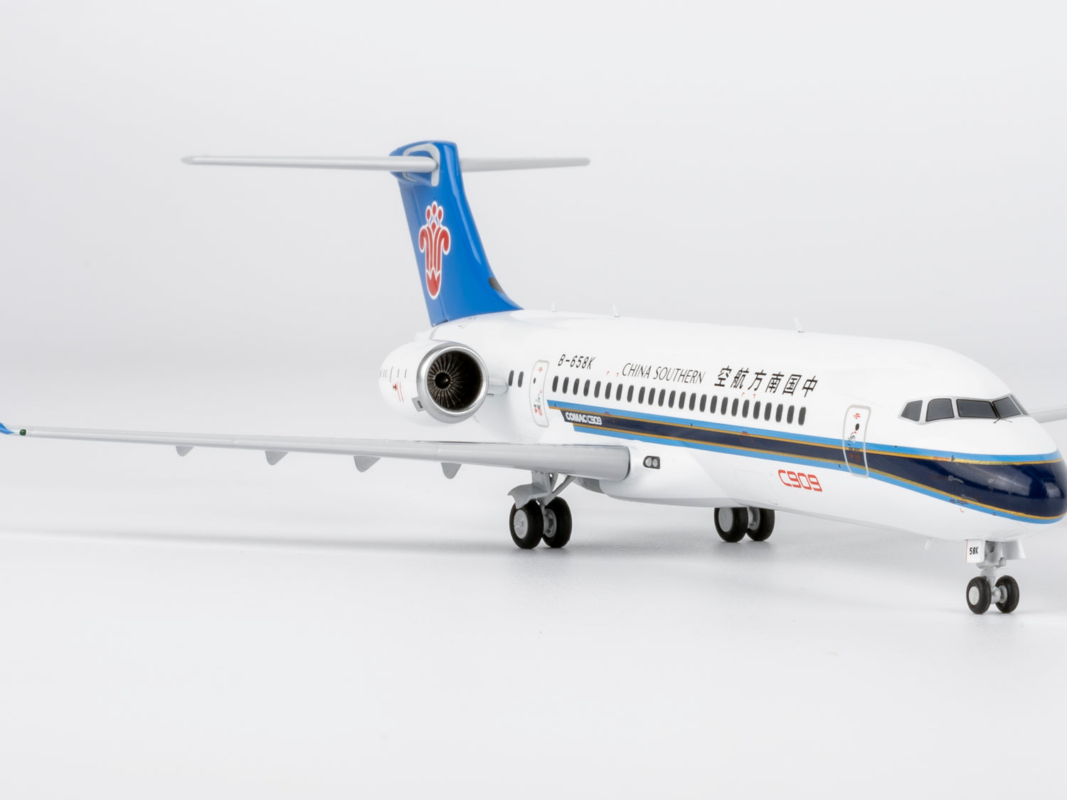 NG Models China Southern Airlines COMAC C909 (ARJ21-700) B-658K 1/200 Aircraft Scale Model