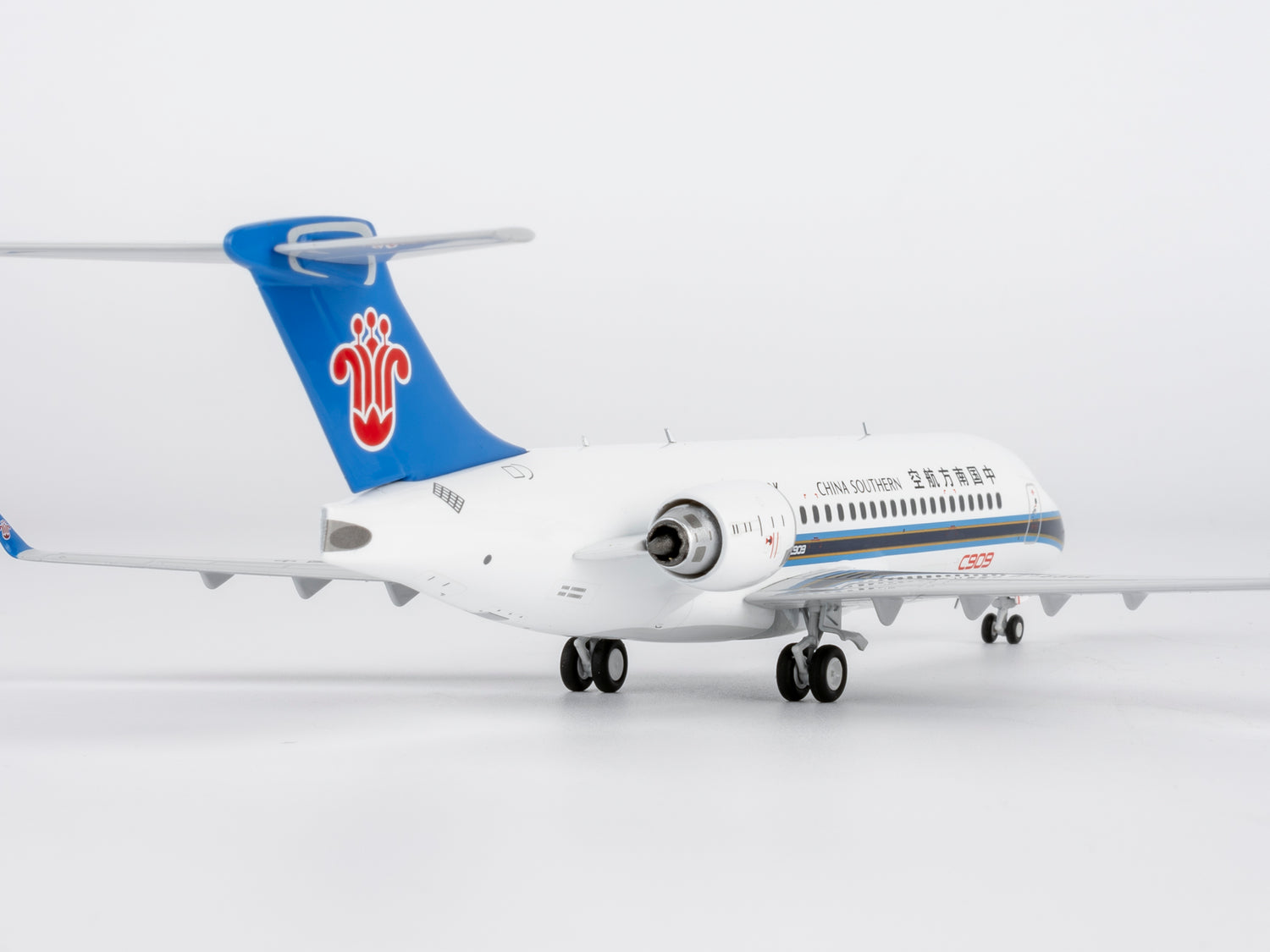 NG Models China Southern Airlines COMAC C909 (ARJ21-700) B-658K 1/200 Aircraft Scale Model