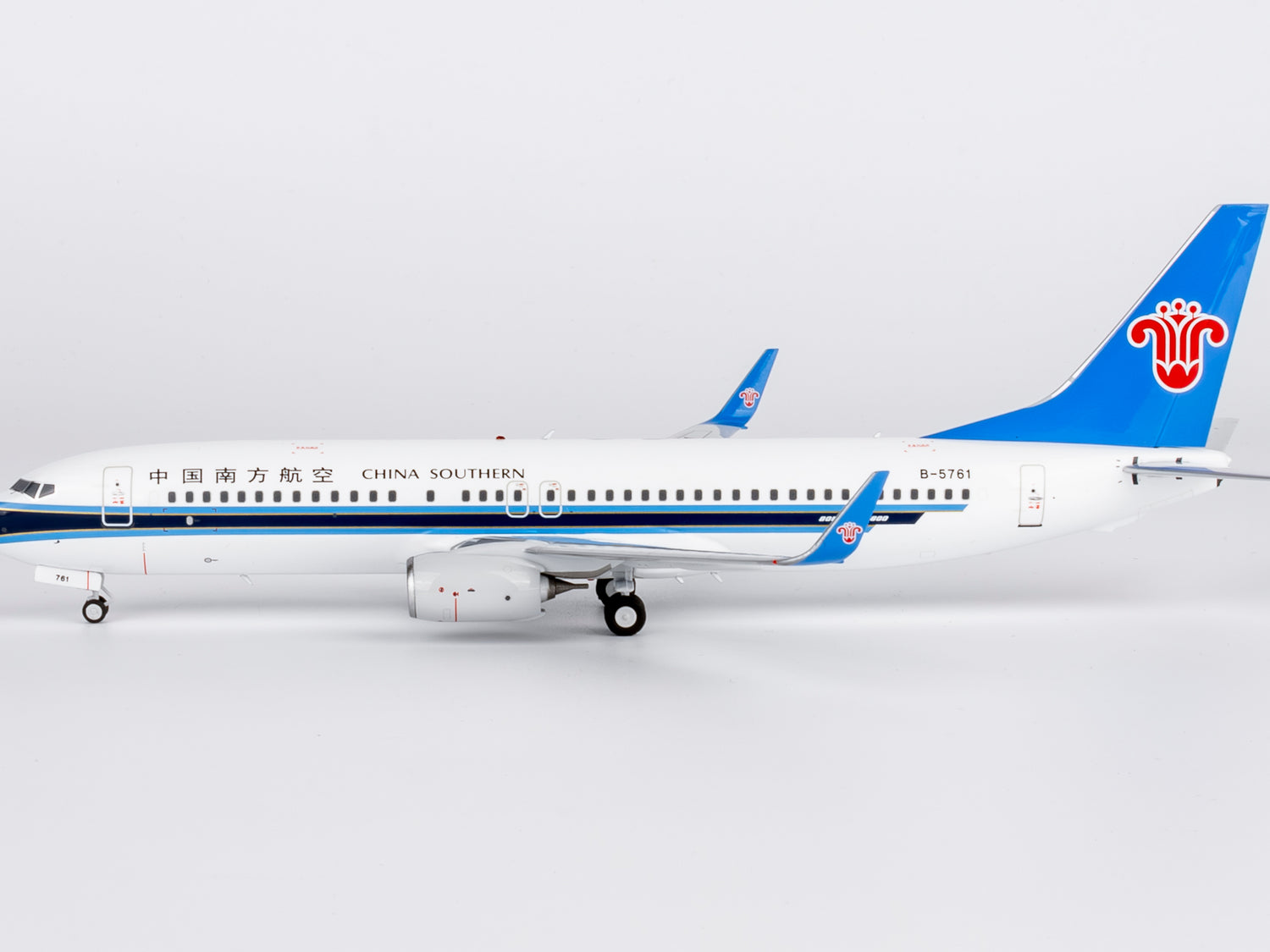 NG Models China Southern Airlines Boeing 737-800/w B-5761 1/200 Scale