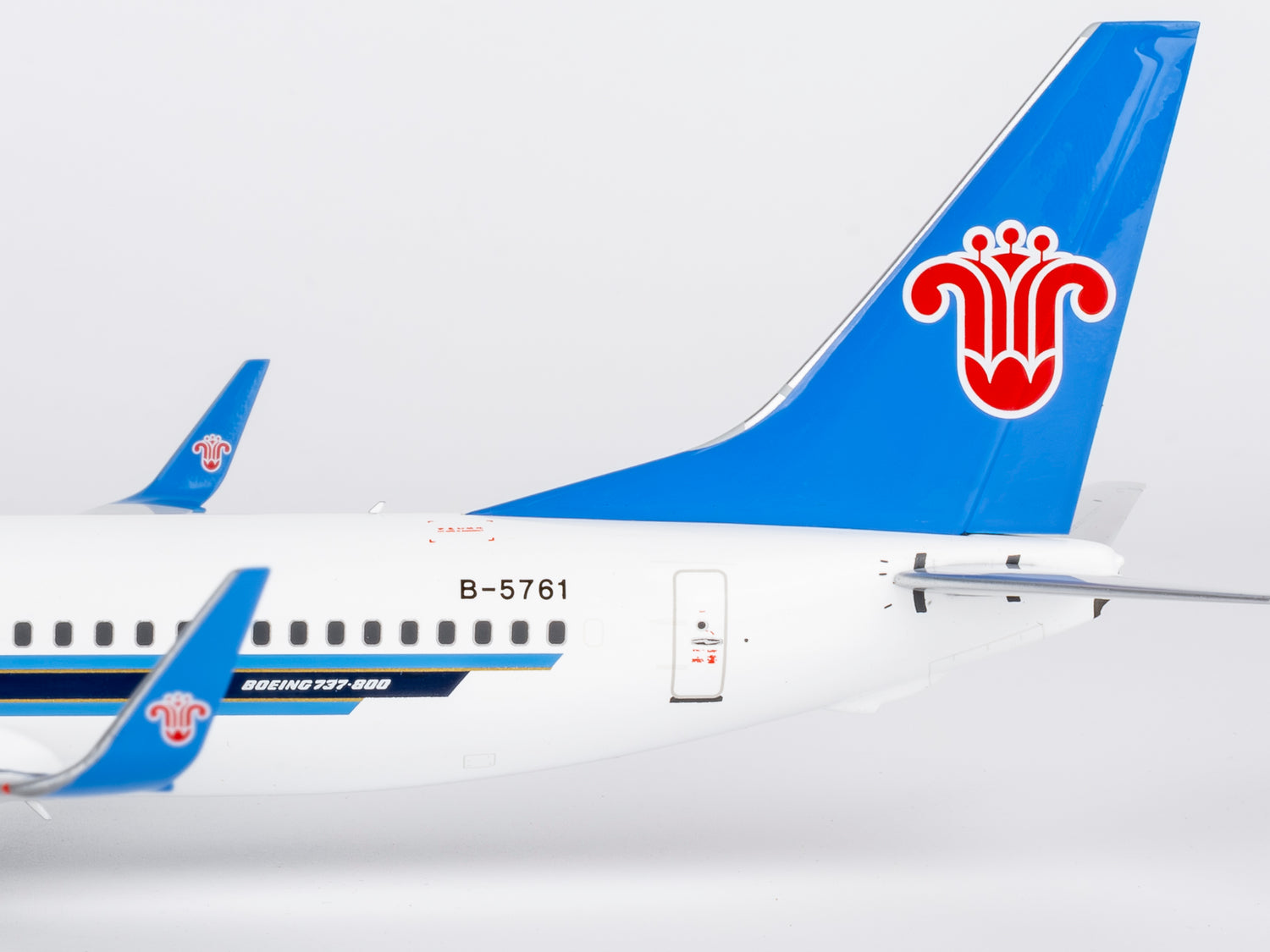 NG Models China Southern Airlines Boeing 737-800/w B-5761 1/200 Scale