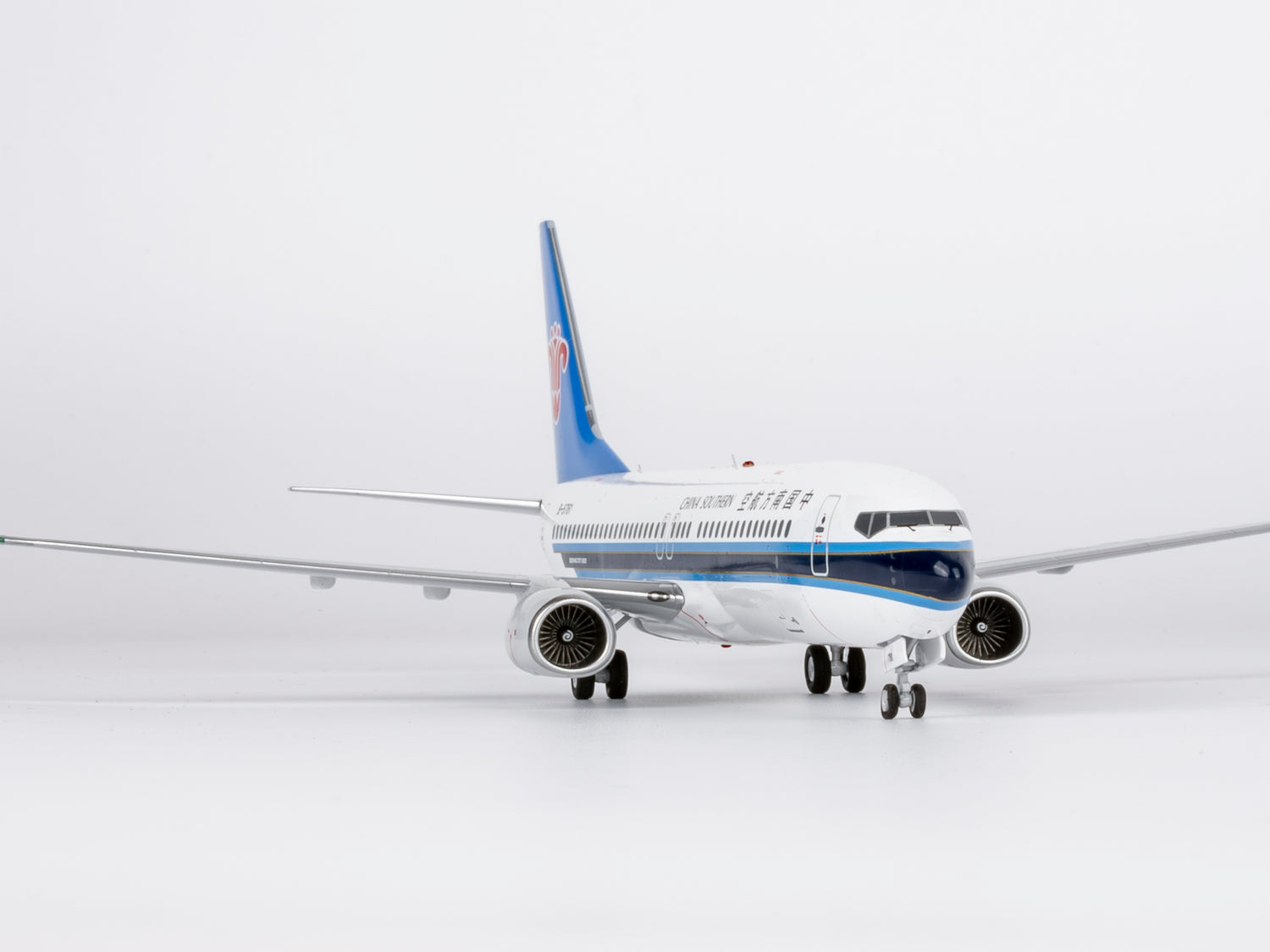 NG Models China Southern Airlines Boeing 737-800/w B-5761 1/200 Scale