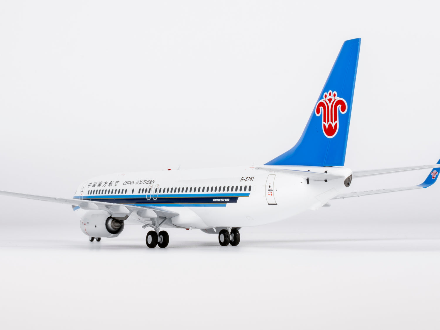 NG Models China Southern Airlines Boeing 737-800/w B-5761 1/200 Scale