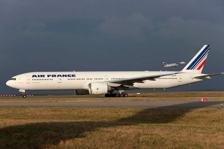 Phoenix Air France Boeing B777-300ER F-GZNC 1/400 Aircraft Scale Model