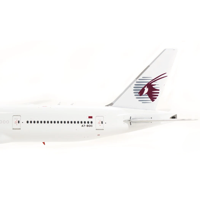 Phoenix Qatar Airways Boeing 777-300ER A7-BOC 1/400 Aircraft Scale Model