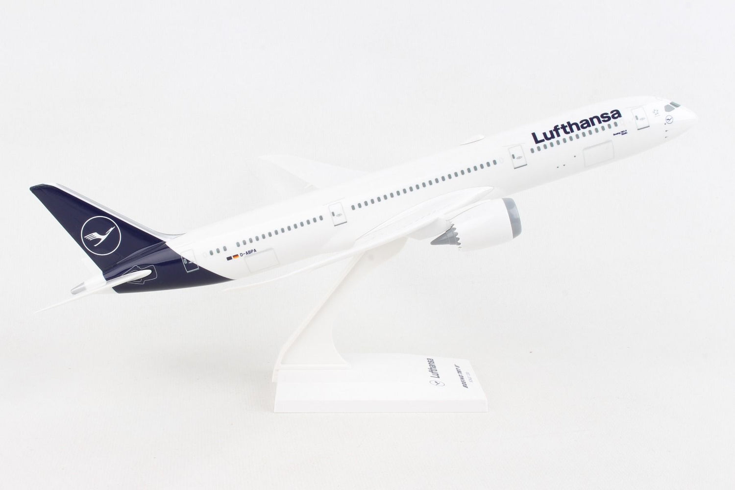 SkyMarks Lufthansa Boeing B787-9 1/200 Scale