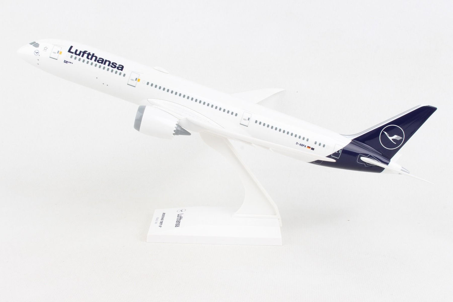 SkyMarks Lufthansa Boeing B787-9 1/200 Scale