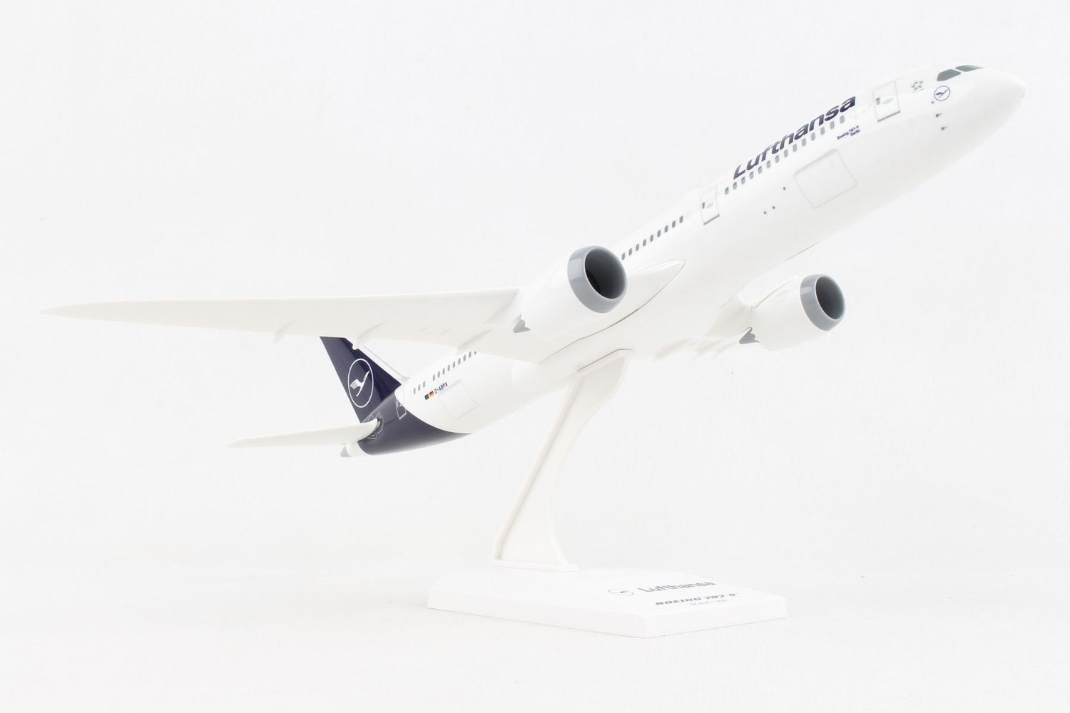SkyMarks Lufthansa Boeing B787-9 1/200 Scale