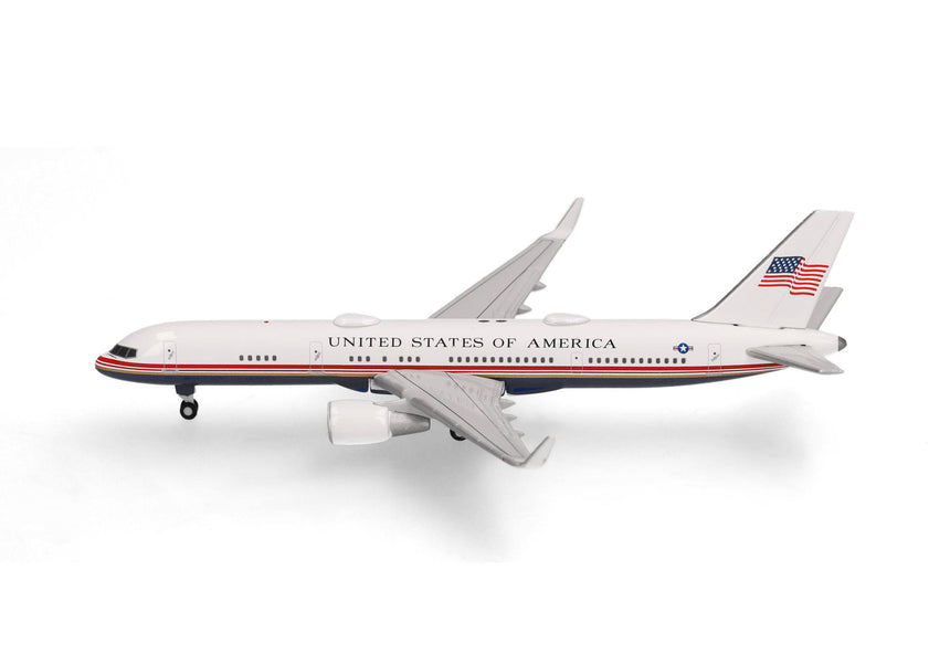 Herpa U.S. Air Force Boeing VC-32 "Air Force Two" – 99-0003, 1st Airlift Squadron, Joint Base Andrews 1/500 Aircraft Scale Model