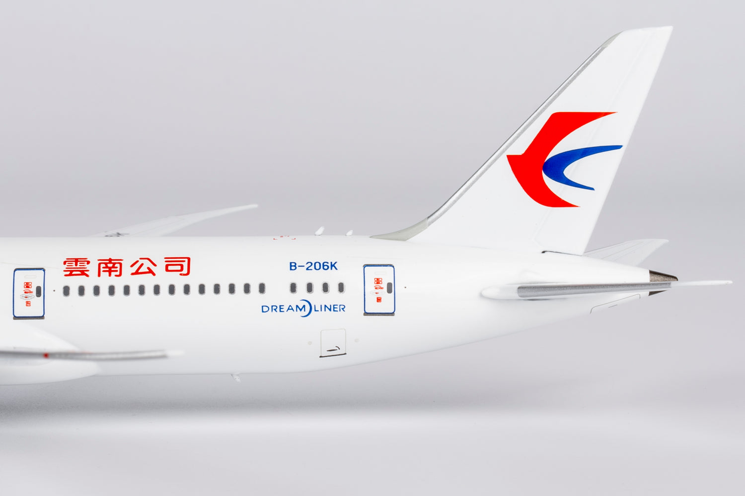 NG Models China Eastern Airlines "YUNNAN BRANCH (云南公司)" Titles Boeing 787-9 Dreamliner B-206K 1/400 Scale