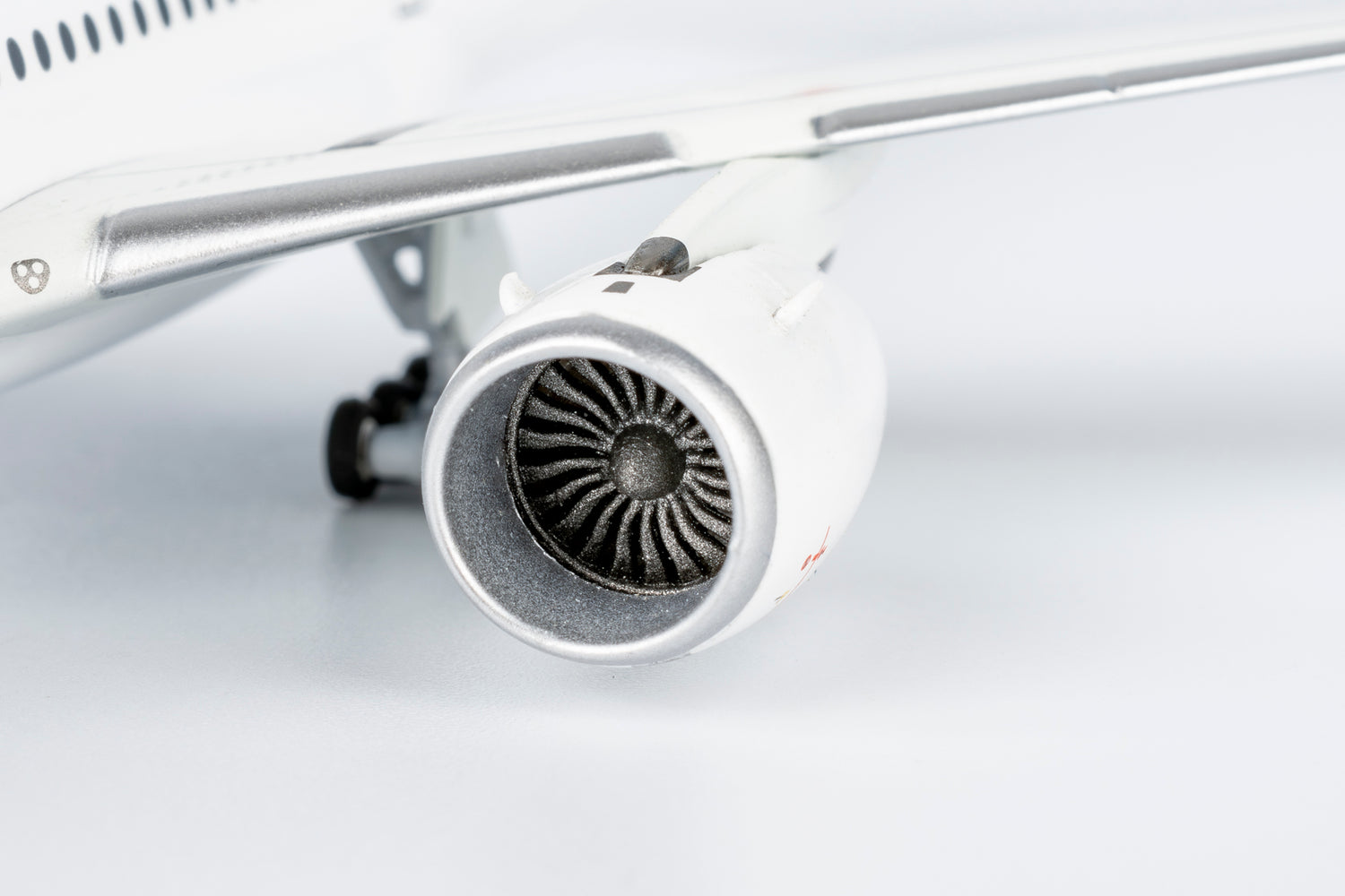 NG Models Japan Airlines (JAL) Airbus A350-1000 JA04WJ 1/400 Aircraft Scale Model