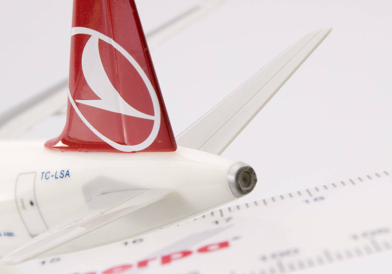 Herpa Turkish Airlines Airbus A321neo TC-LSA 1/200 Aircraft Scale Model