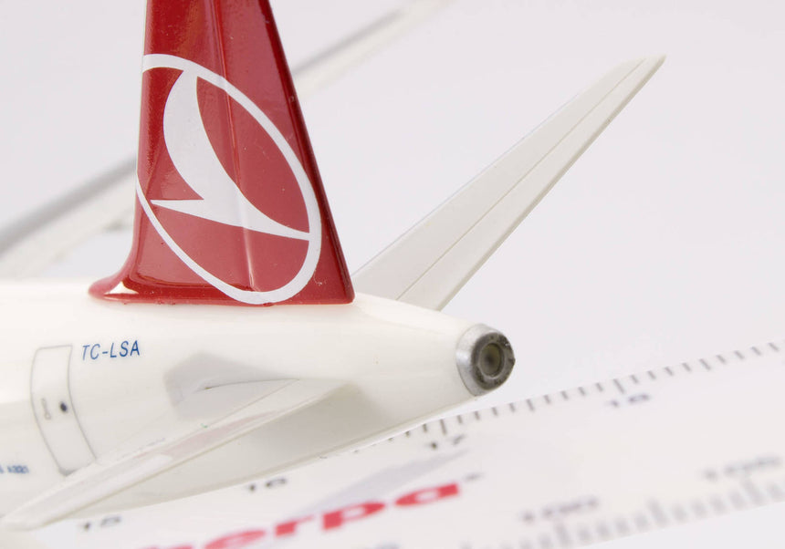 Herpa Turkish Airlines Airbus A321neo TC-LSA 1/200 Aircraft Scale Model